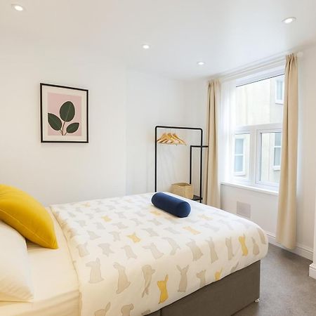 Stylish Modern Apartment For Up To 4 Nr Citycentre Cardiff Bagian luar foto