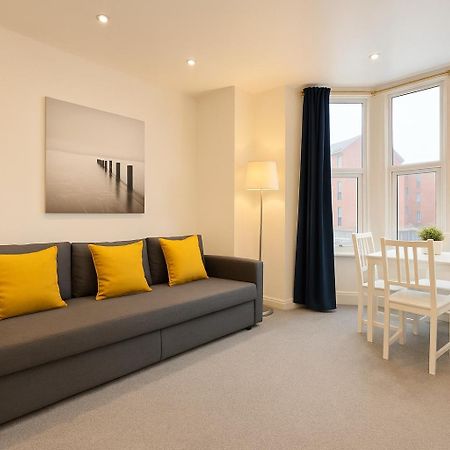 Stylish Modern Apartment For Up To 4 Nr Citycentre Cardiff Bagian luar foto